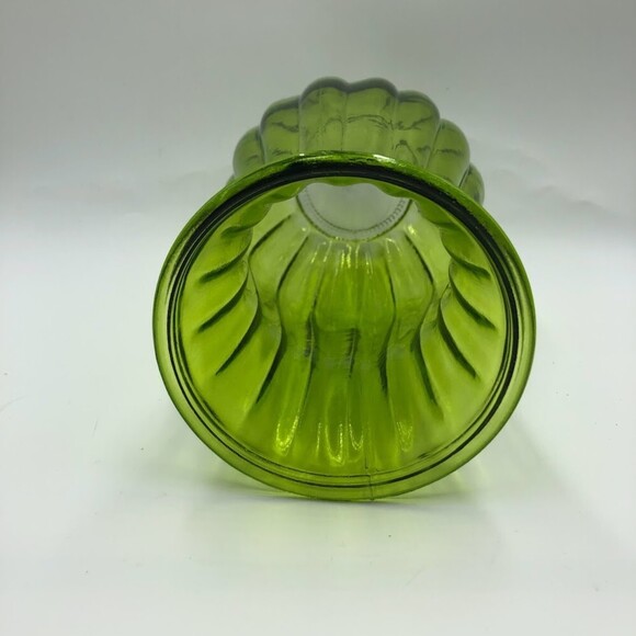 Vintage Green Glass Flower Plant Vase Indoor Tabletop Display Collectible Decor - Picture 6 of 12